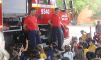 Crianças curtem aula nos Bombeiros