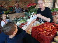 30.03.2019 - Turmas do 2º ano do E.F. na feira do produtor 