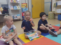 Pré 2 em aula de língua Inglesa