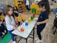 Pré 1 construiu um Garrafone