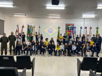 Estudantes do 4º ano do CEAP visitam o 27º GAC